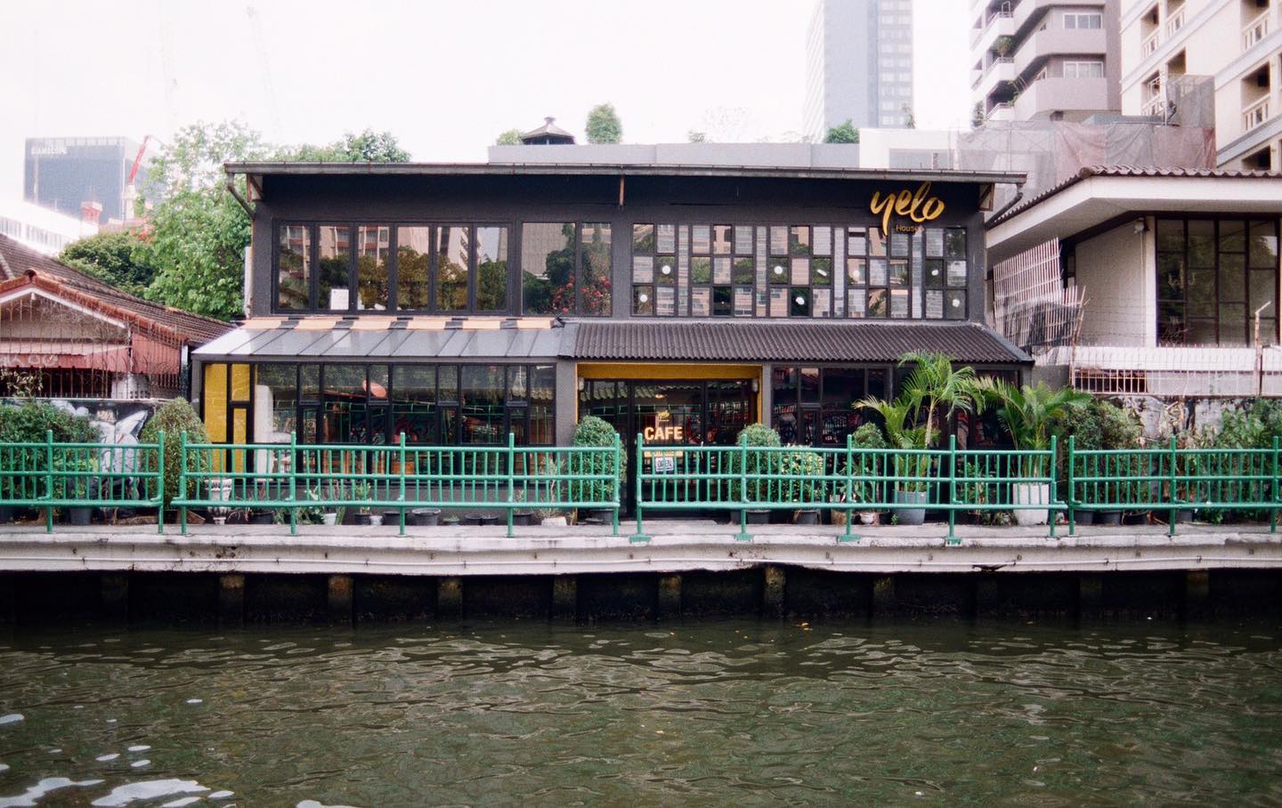 470581160_590106433621693_631